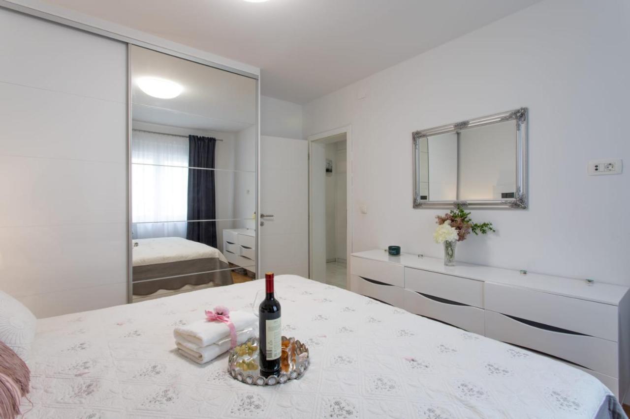 Lux Apartment Ema Kastela Ngoại thất bức ảnh