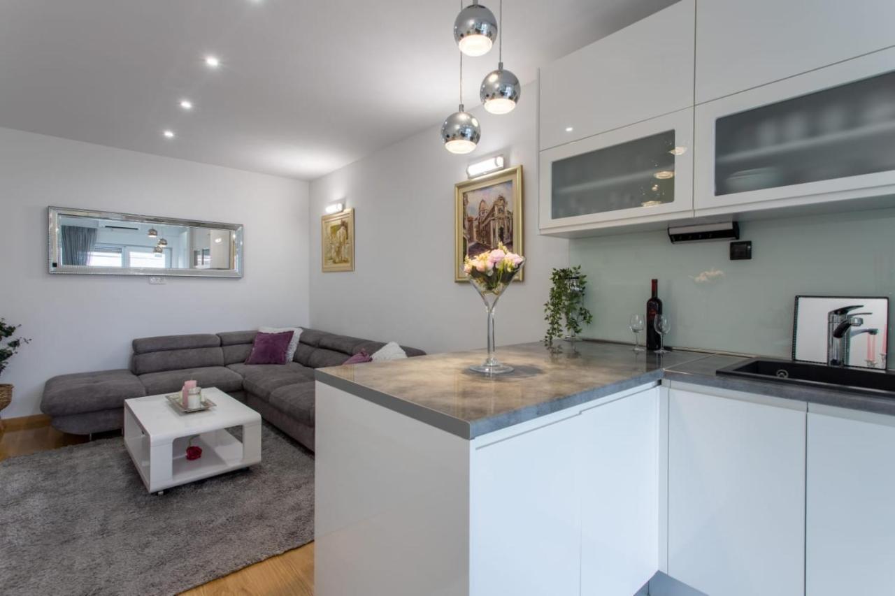 Lux Apartment Ema Kastela Ngoại thất bức ảnh