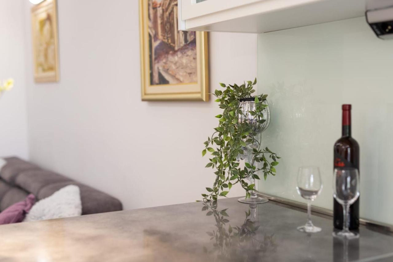 Lux Apartment Ema Kastela Ngoại thất bức ảnh